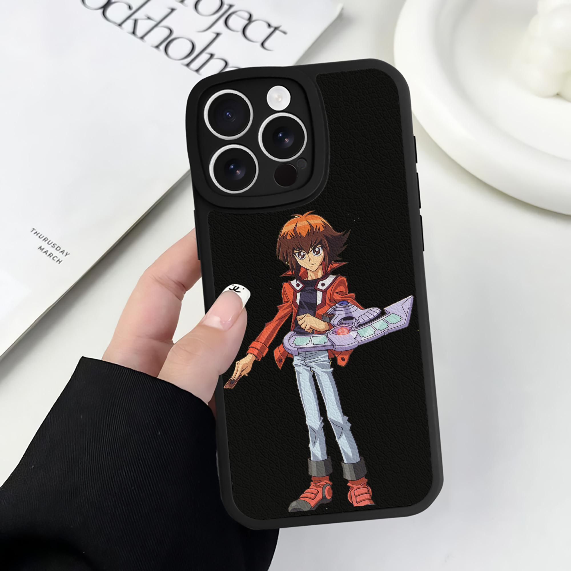 遊☆戯☆王 Yu-Gi-Oh! 【iPhone 16シリーズ対応】シリコンスマホケース（レザー調） 材質：シリコン